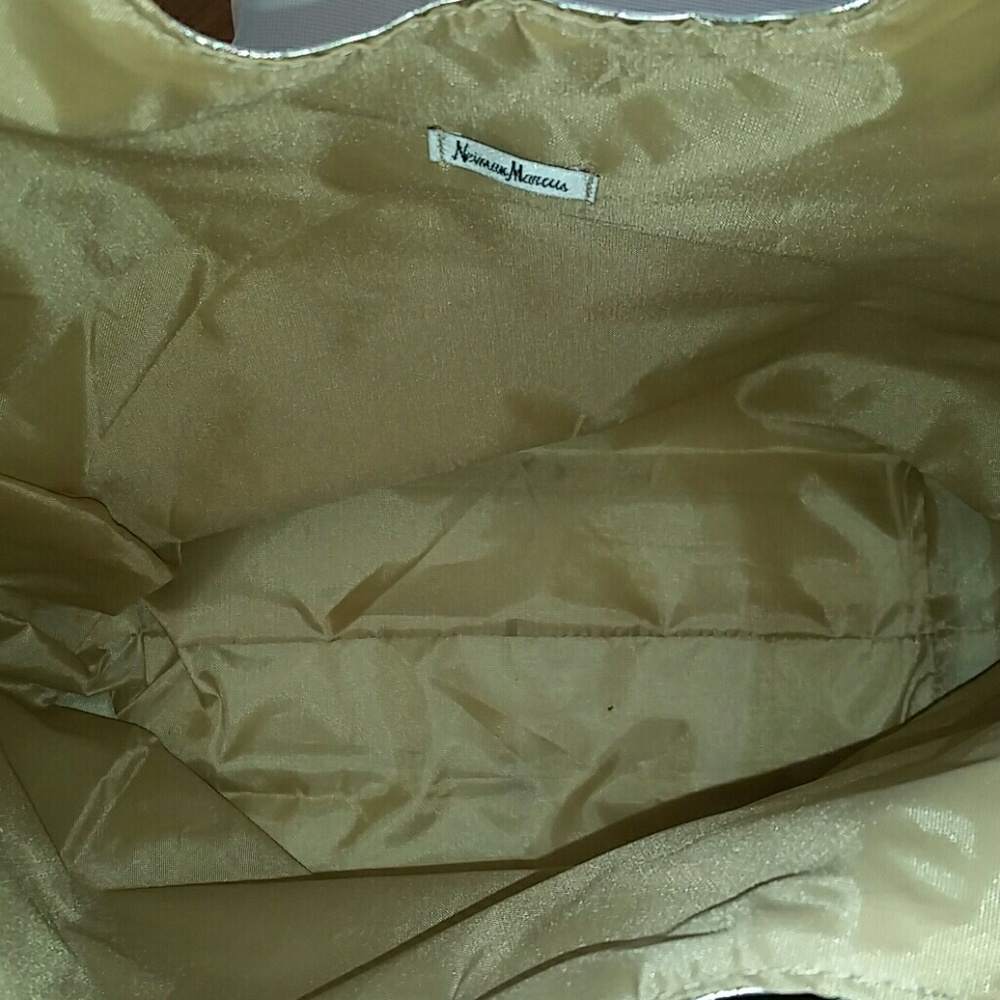 Tote - Picture 3 of 4